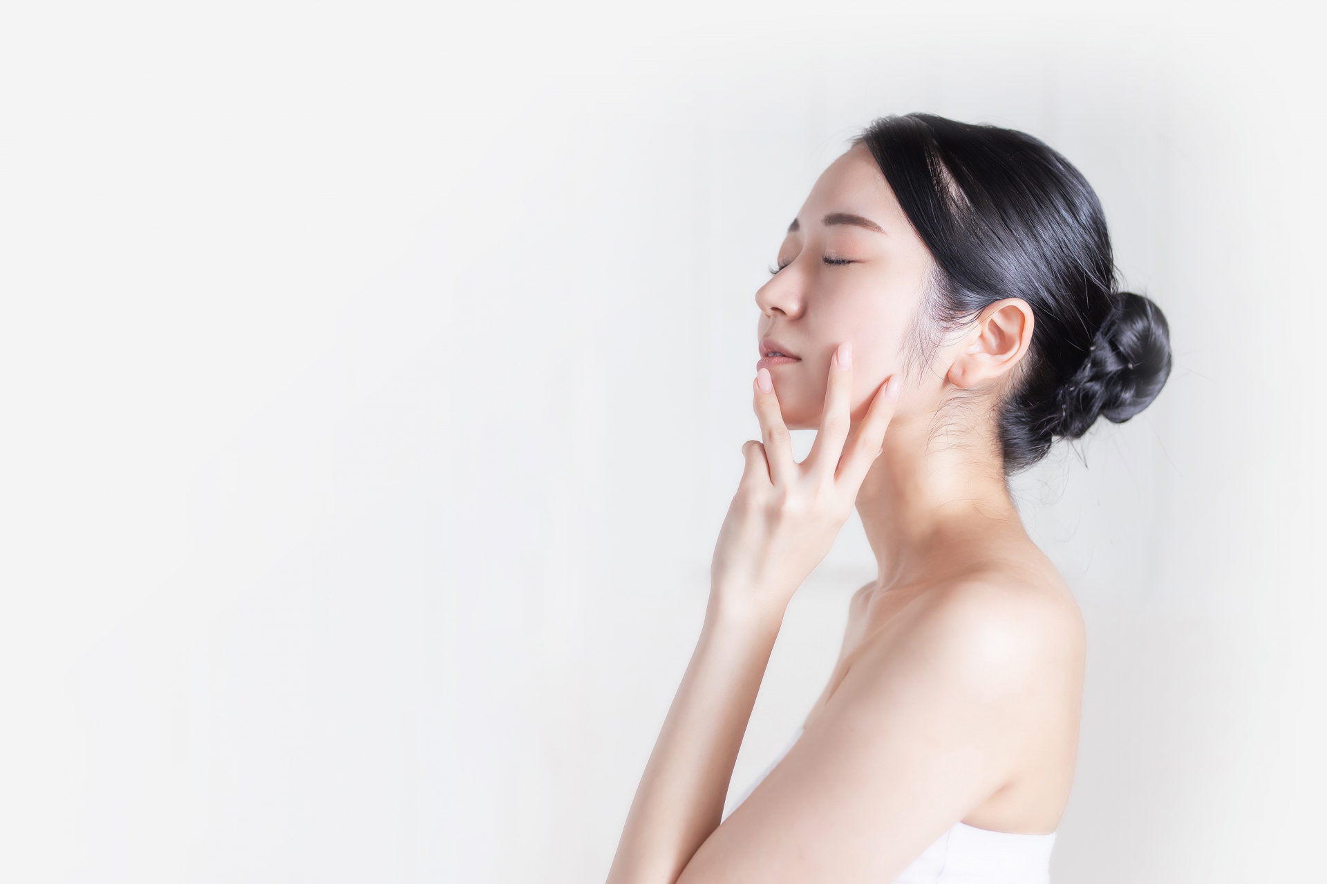 オールインワンジェルに化粧水や美容液は必要？ | セグロラ化粧品